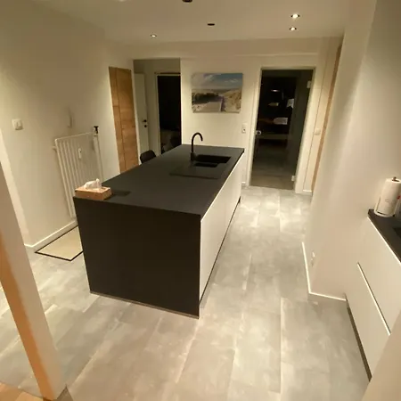 Апартаменти Spacious With Sea View