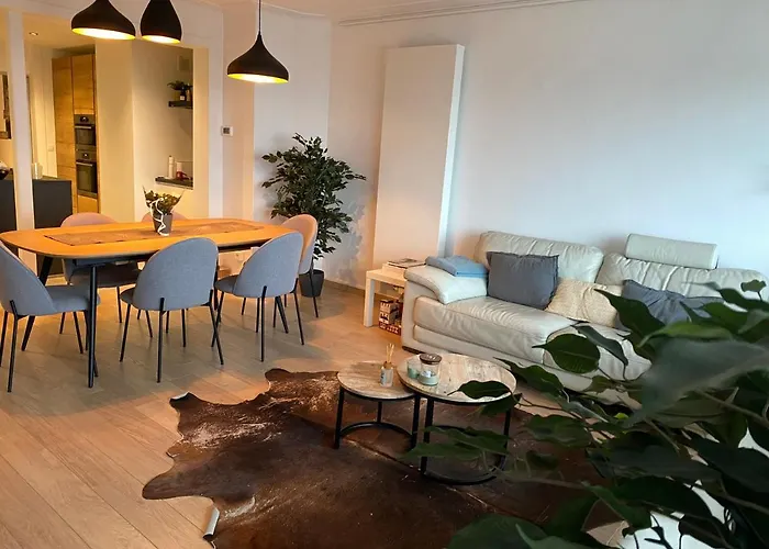 Spacious With Sea View Апартаменти *