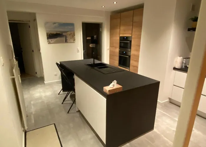 Апартаменти Spacious With Sea View *