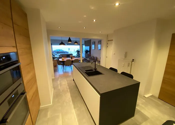 Апартаменти Spacious With Sea View