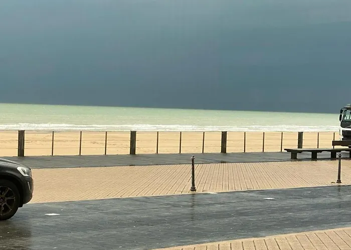 Апартаменти Spacious With Sea View *