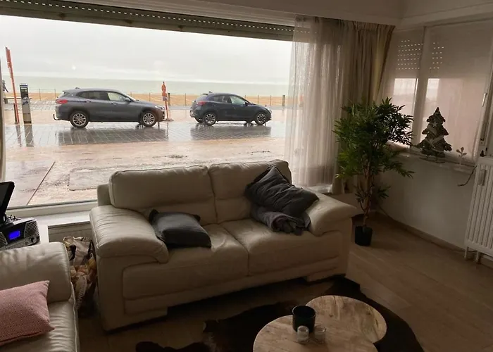 Апартаменти Spacious With Sea View